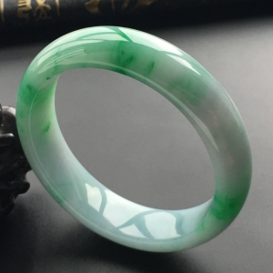 (超值推荐)糯冰种飘翠手镯(57.4mm)