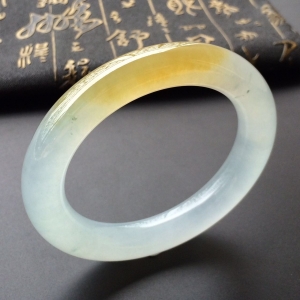 (超值推荐)冰种黄翡略飘花圆条手镯(56.8mm)