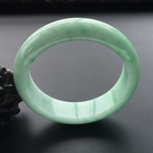 (超值推荐)糯冰种飘翠手镯(57.9mm)