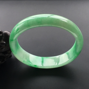 (超值推荐)糯冰种飘翠贵妃镯(58.4mm-50.4mm)