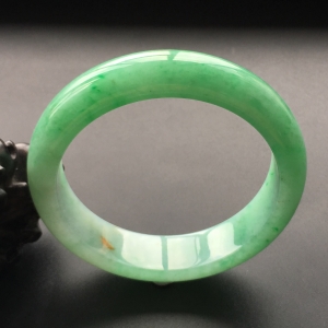 (超值推荐)糯冰种翠色手镯(57.8mm)