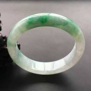 (超值推荐)糯冰种飘翠手镯(57.2mm)