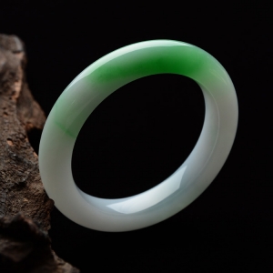 （超值推荐）糯冰种飘翠手镯（52.8mm）