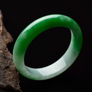 （超值推荐）糯冰种阳绿手镯（56.7mm）