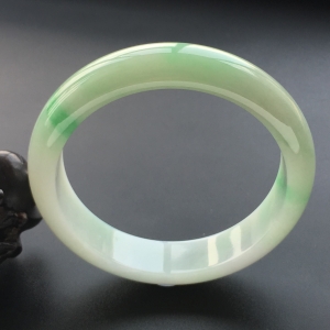 (超值推荐)糯冰种飘翠手镯(57mm)