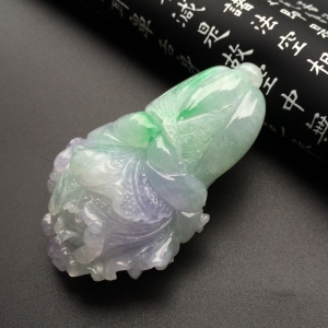 （超值推荐）糯冰种春带彩白菜挂件