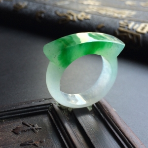 （超值推荐）冰种飘翠马鞍指环