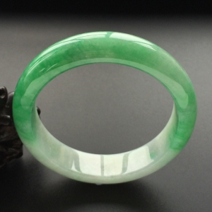 (超值推荐)糯冰种翠色手镯(56mm)