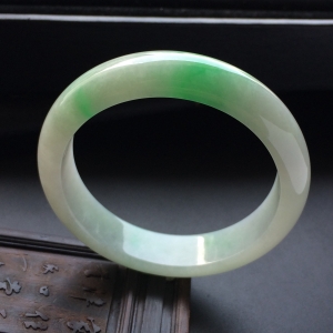 （超值推荐）糯冰种飘翠手镯（57.7mm）