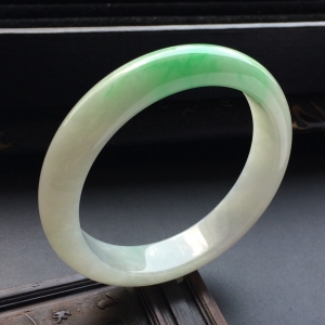 （超值推荐）糯冰种飘翠手镯（57.9mm）