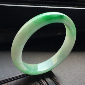 （超值推荐）糯冰种飘翠手镯（57.1mm）