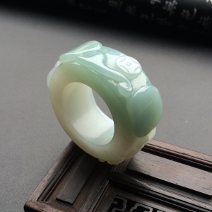 （超值推荐）糯冰种淡晴水福禄寿扳指