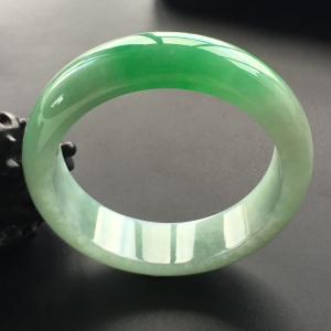 (超值推荐)糯冰种飘翠手镯(59.4mm)