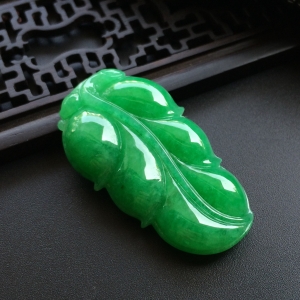 (超值推荐)糯冰种翠色玉叶挂件
