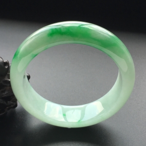 (超值推荐)糯冰种飘翠手镯(56.6mm)