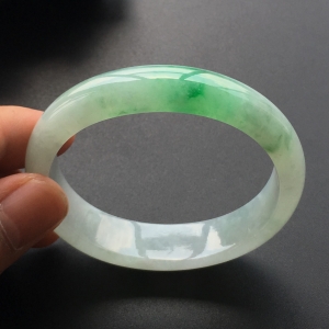 (超值推荐)糯冰种飘翠手镯(56.1mm-47.8mm)
