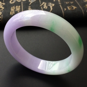 (超值推荐)糯冰种春带彩手镯(57.3mm)