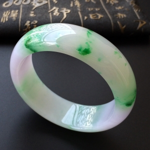 (超值推荐)糯冰种春带彩手镯(58.7mm)