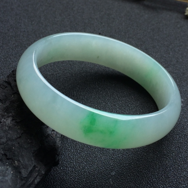 （超值推荐）糯冰种飘翠贵妃镯（55.4mm-48.1mm）