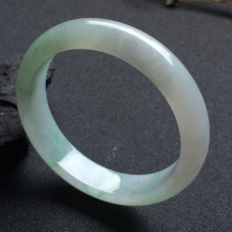 （超值推荐）糯冰种略飘花手镯（56.2mm）