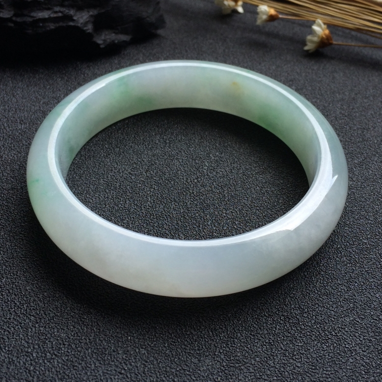 （超值推荐）糯冰种略飘花手镯（56.2mm）