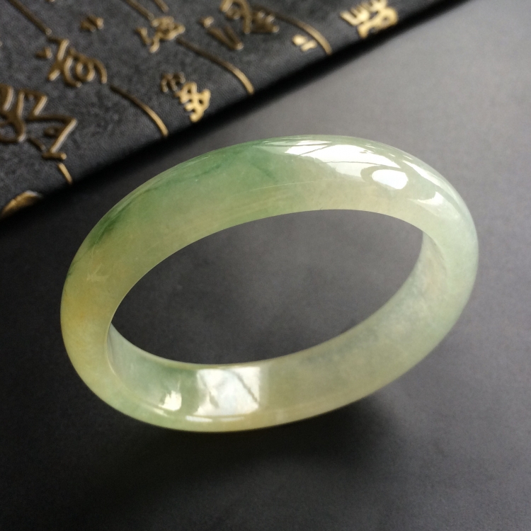 (超值推荐)冰种黄翡飘花贵妃镯(51mm-46mm)