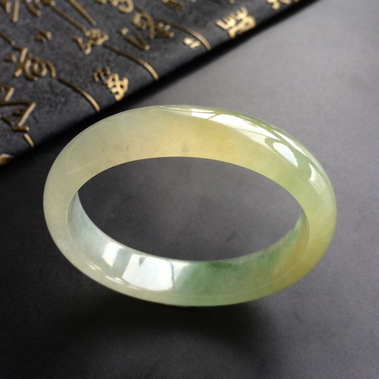 (超值推荐)冰种黄翡飘花贵妃镯(51mm-46mm)