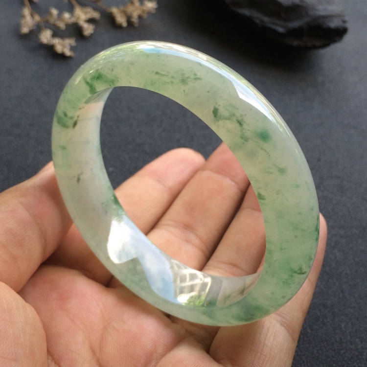 （超值推荐）冰种飘花手镯（56.8mm）