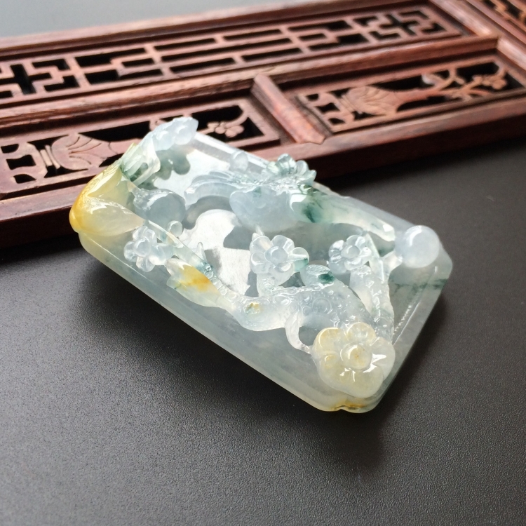 (超值推荐)冰种飘花略带黄翡喜上眉梢挂件