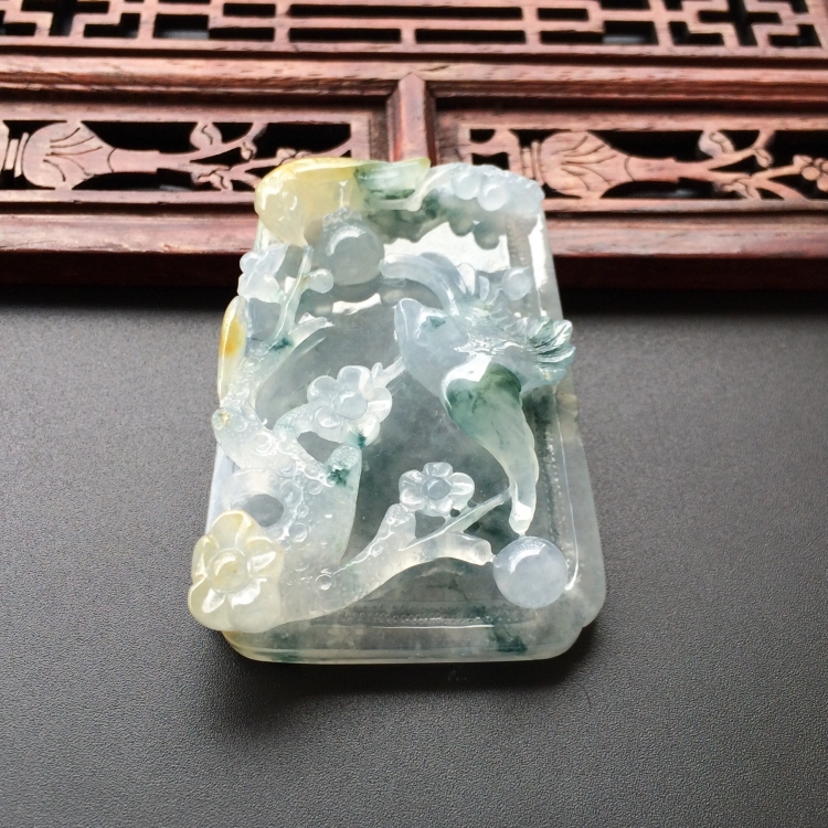 (超值推荐)冰种飘花略带黄翡喜上眉梢挂件