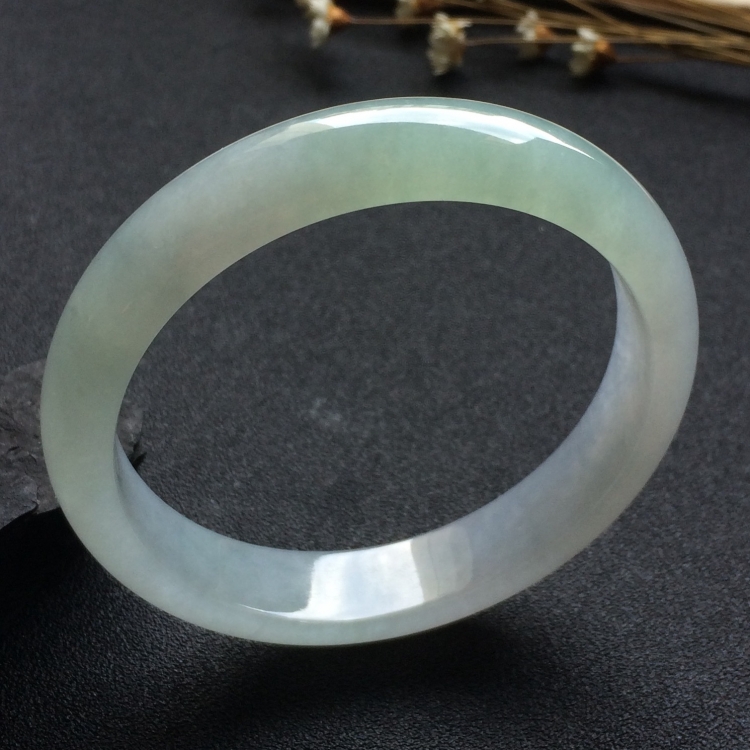 （超值推荐）糯冰种淡晴水手镯（55.1mm）