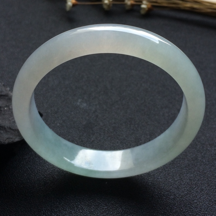 （超值推荐）糯冰种淡晴水手镯（55.1mm）