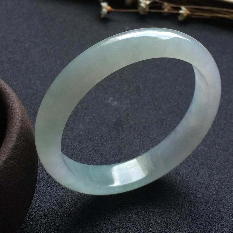 （超值推荐）糯冰种淡晴水手镯（55.1mm）