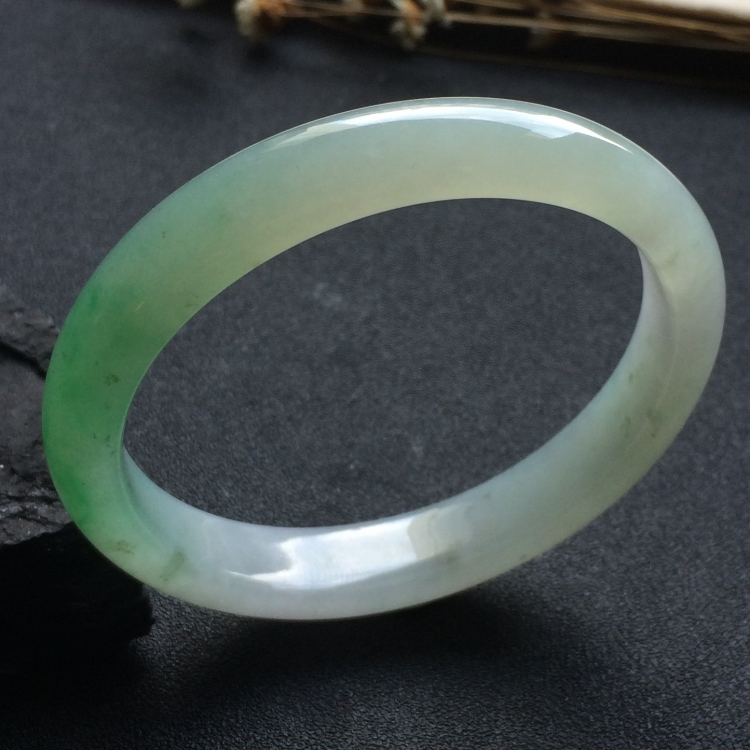 （超值推荐）糯冰种飘翠贵妃镯（57.9mm-51mm）