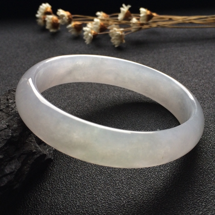 （超值推荐）糯冰种淡晴水贵妃镯（55.5mm-49.4mm）