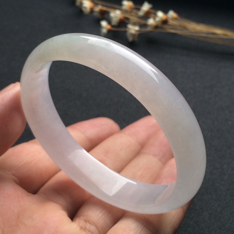 （超值推荐）糯冰种淡晴水贵妃镯（55.5mm-49.4mm）