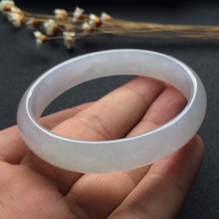 （超值推荐）糯冰种淡晴水贵妃镯（55.5mm-49.4mm）