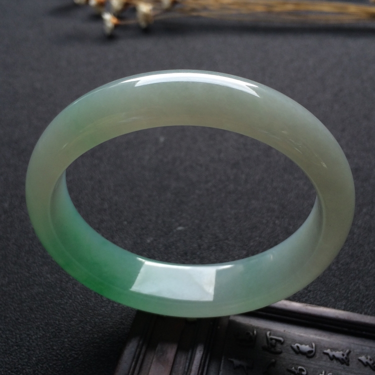 （超值推荐）糯冰种飘翠贵妃镯（54.9mm-48.7mm）