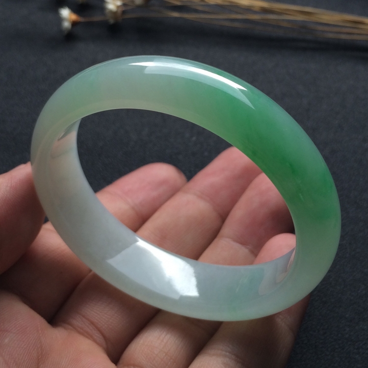 （超值推荐）糯冰种飘翠贵妃镯（54.9mm-48.7mm）