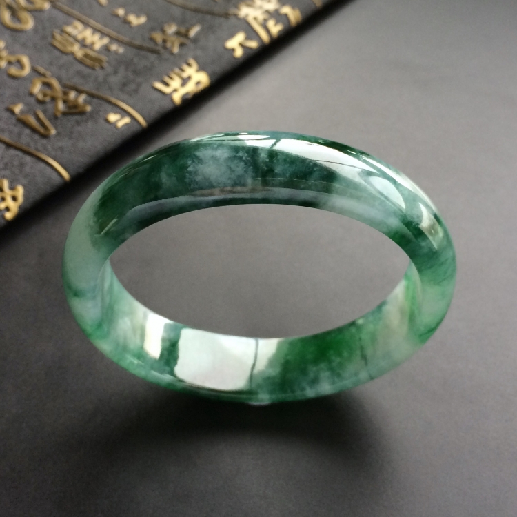 (超值推荐)糯冰种飘花贵妃镯(54.4mm-48.4mm)