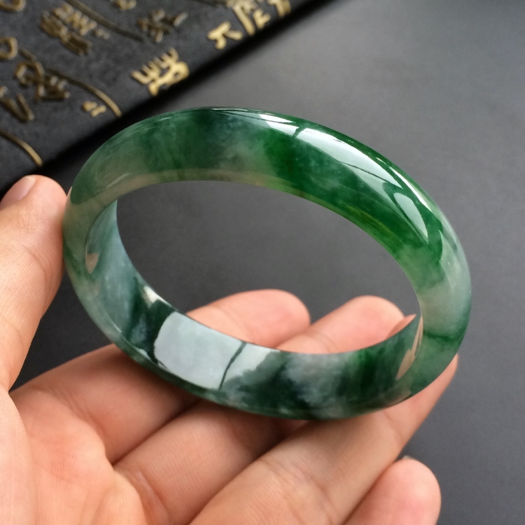(超值推荐)糯冰种飘花贵妃镯(54.4mm-48.4mm)