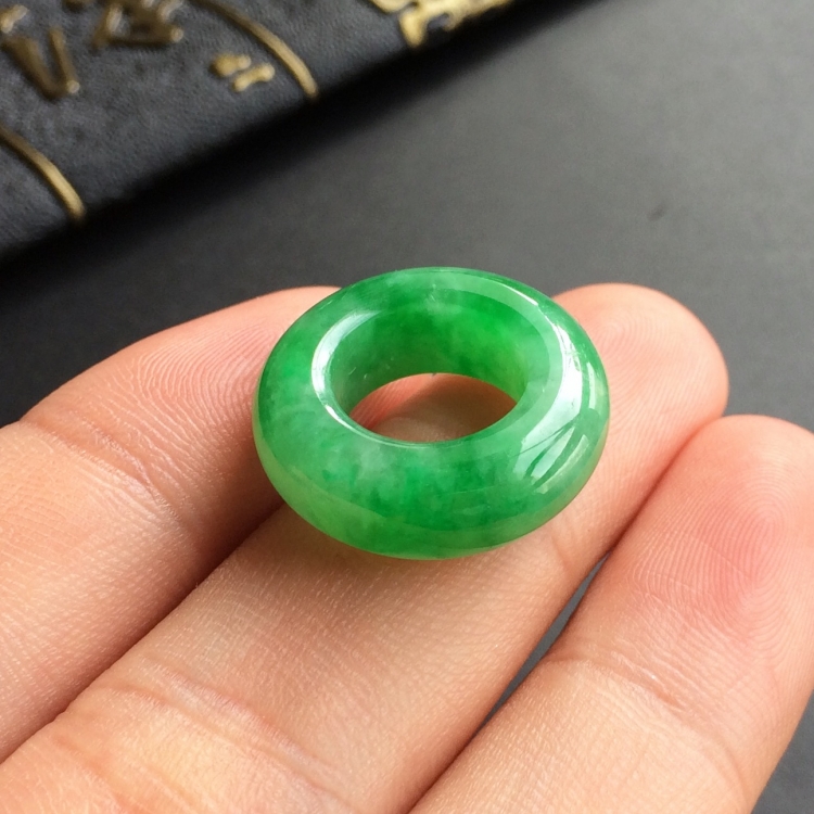 (超值推荐)糯冰种翠色路路通挂件