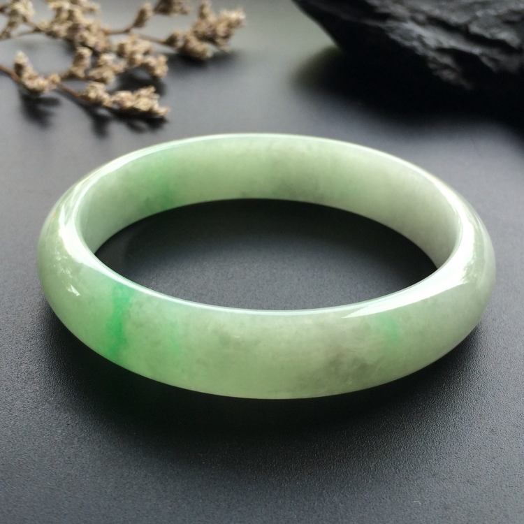 （超值推荐）糯冰种略飘翠贵妃镯（54.6mm-48.7mm）
