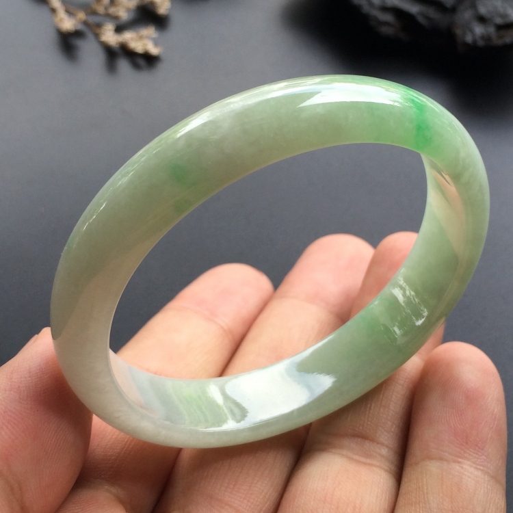 （超值推荐）糯冰种略飘翠贵妃镯（54.6mm-48.7mm）