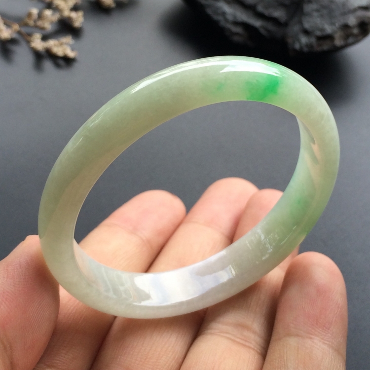 （超值推荐）糯冰种飘翠贵妃镯（52.6mm-47.3mm）