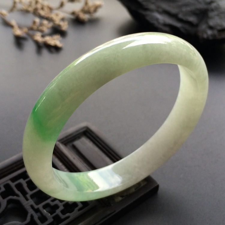 （超值推荐）糯冰种飘翠贵妃镯（52.6mm-47.3mm）