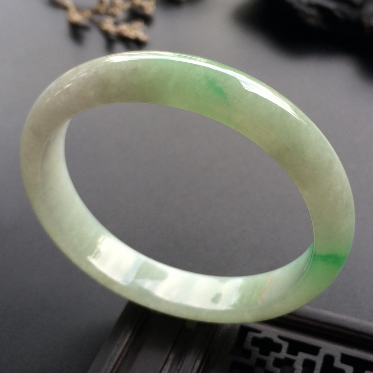 （超值推荐）糯冰种飘翠贵妃镯（52.6mm-47.3mm）