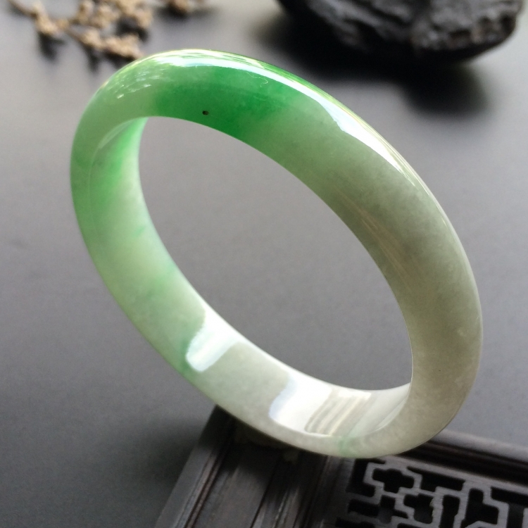 （超值推荐）糯冰种飘翠贵妃镯（55.5mm-48.8mm）