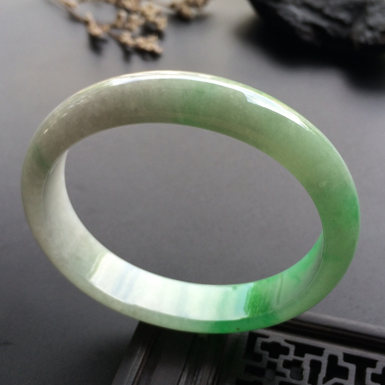 （超值推荐）糯冰种飘翠贵妃镯（55.5mm-48.8mm）
