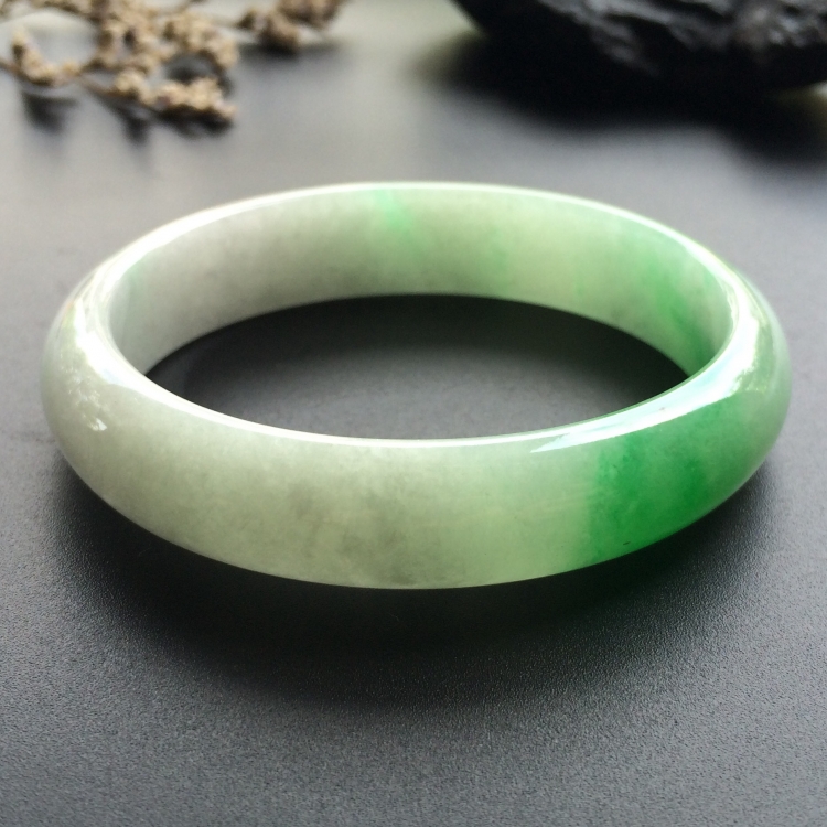 （超值推荐）糯冰种飘翠贵妃镯（55.5mm-48.8mm）